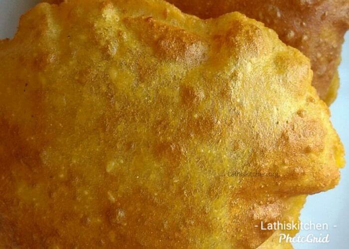 Aloo poori in a plate.