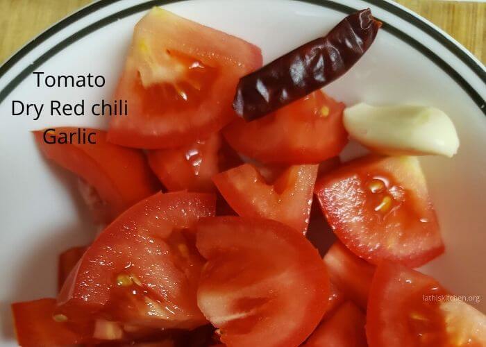 Ingredients used to make tomato chutney.