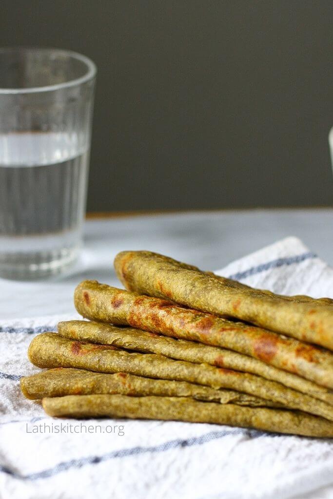 Palak Chapathi/ Palak Paratha - Spinach Tortilla - Lathi's Kitchen
