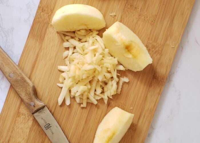 grated and cut apple.