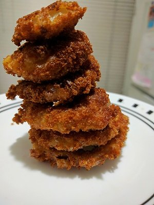 Stack of onion rings.