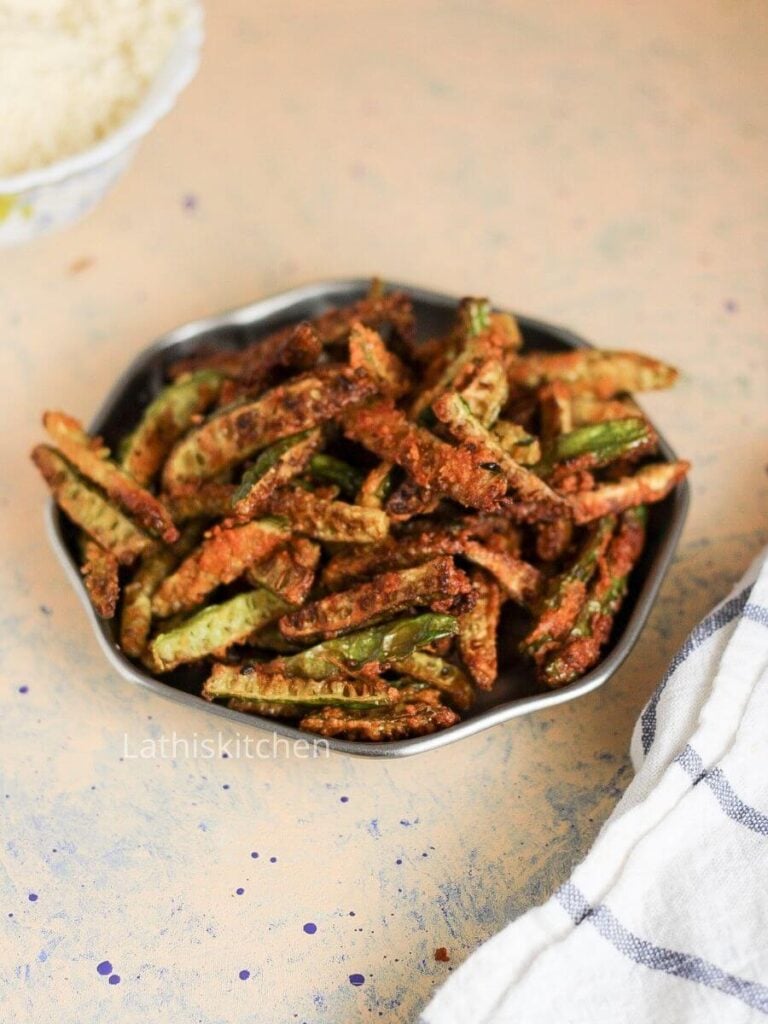 a plate with crispy kovakkai fry.