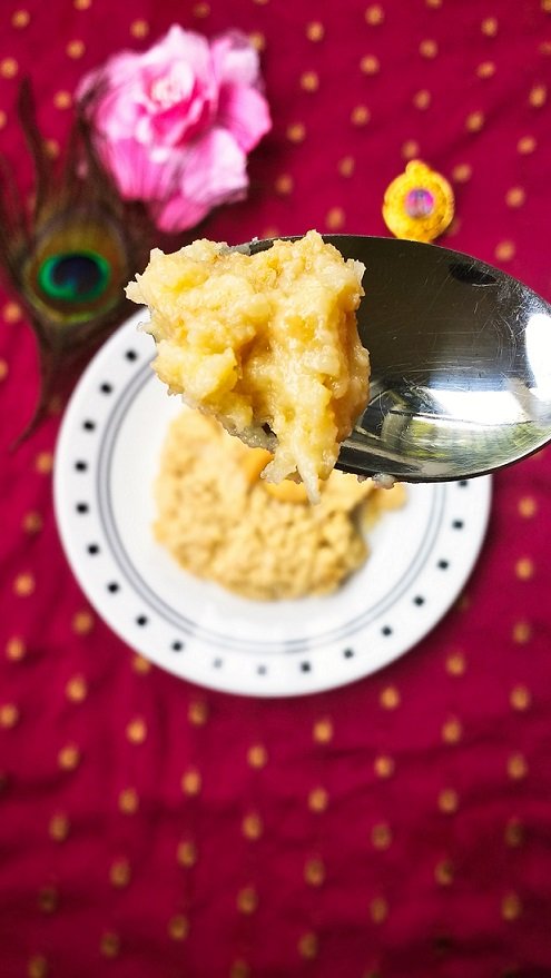 A spoon grabbing paal kova.