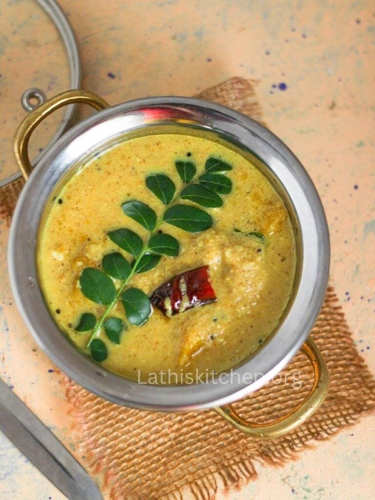 A bowl of mambazha pulissery.