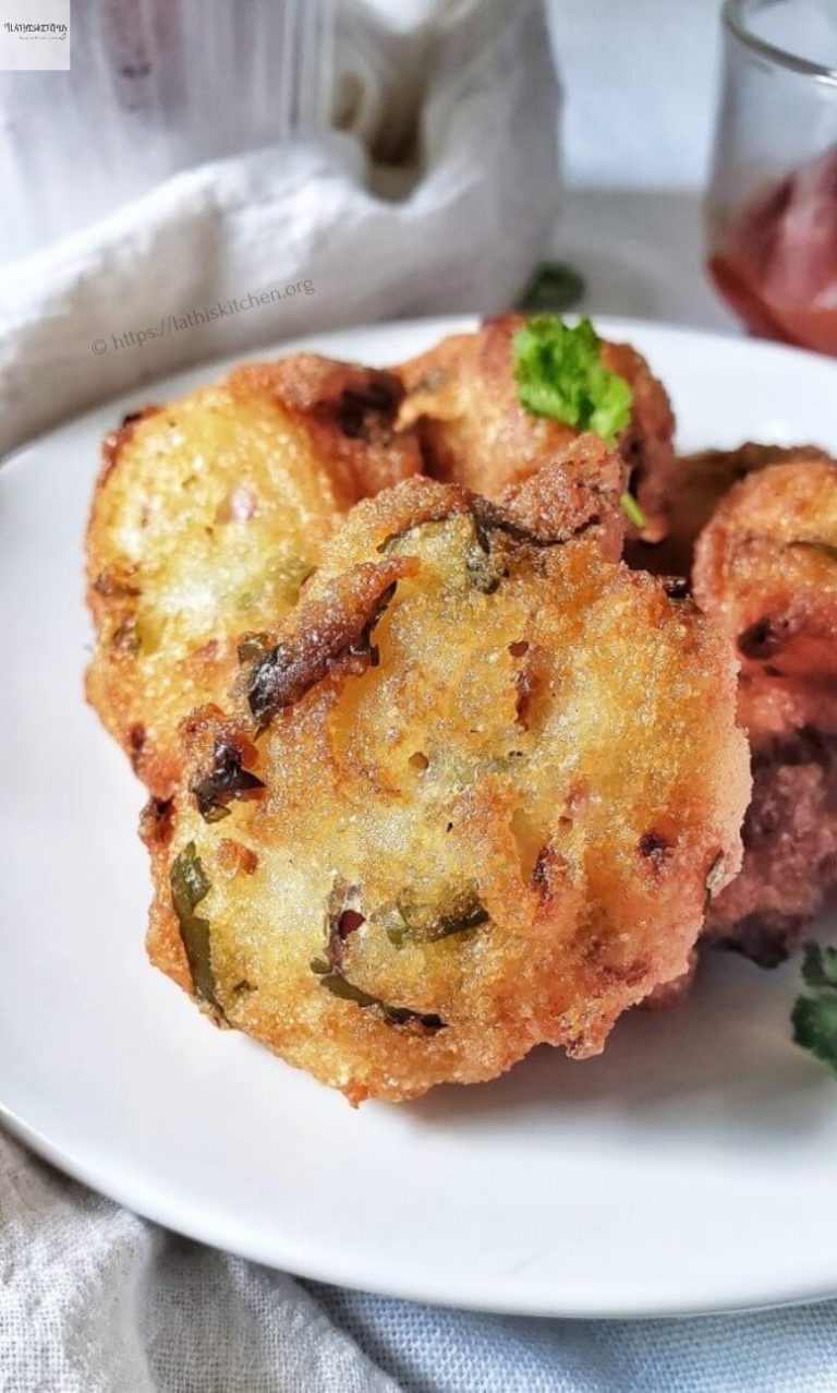 Plate with Rava pakoda.