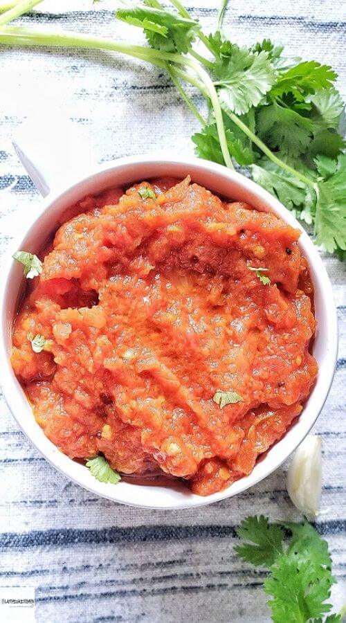 Bowl of tomato thokku.