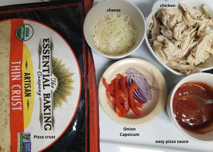 Ingredietns used to make Chicken Pizza.