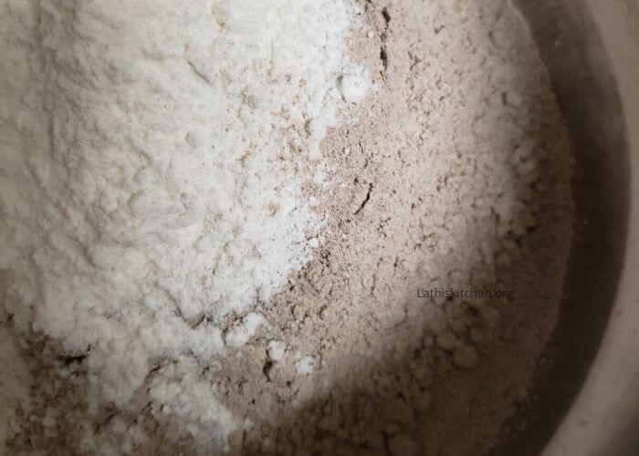 A mix of ragi flour and rice flour.