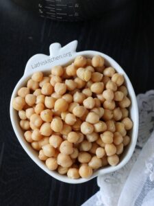 Bowl of Chickpeas cooked in Instant pot.