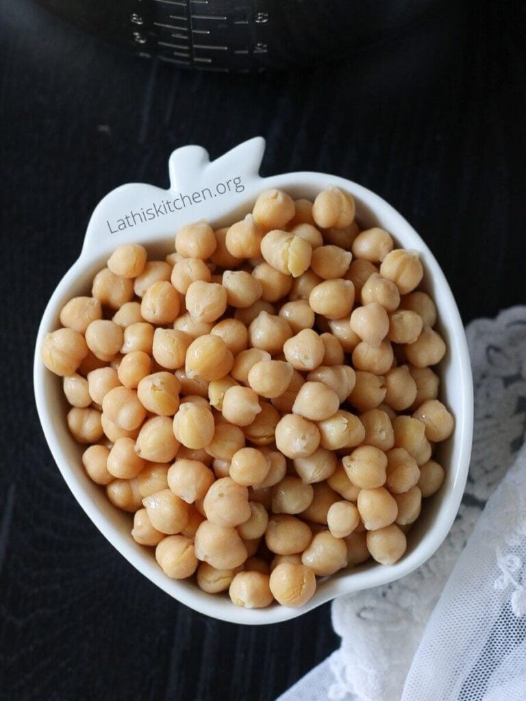 Bowl of Chickpeas cooked in Instant pot.