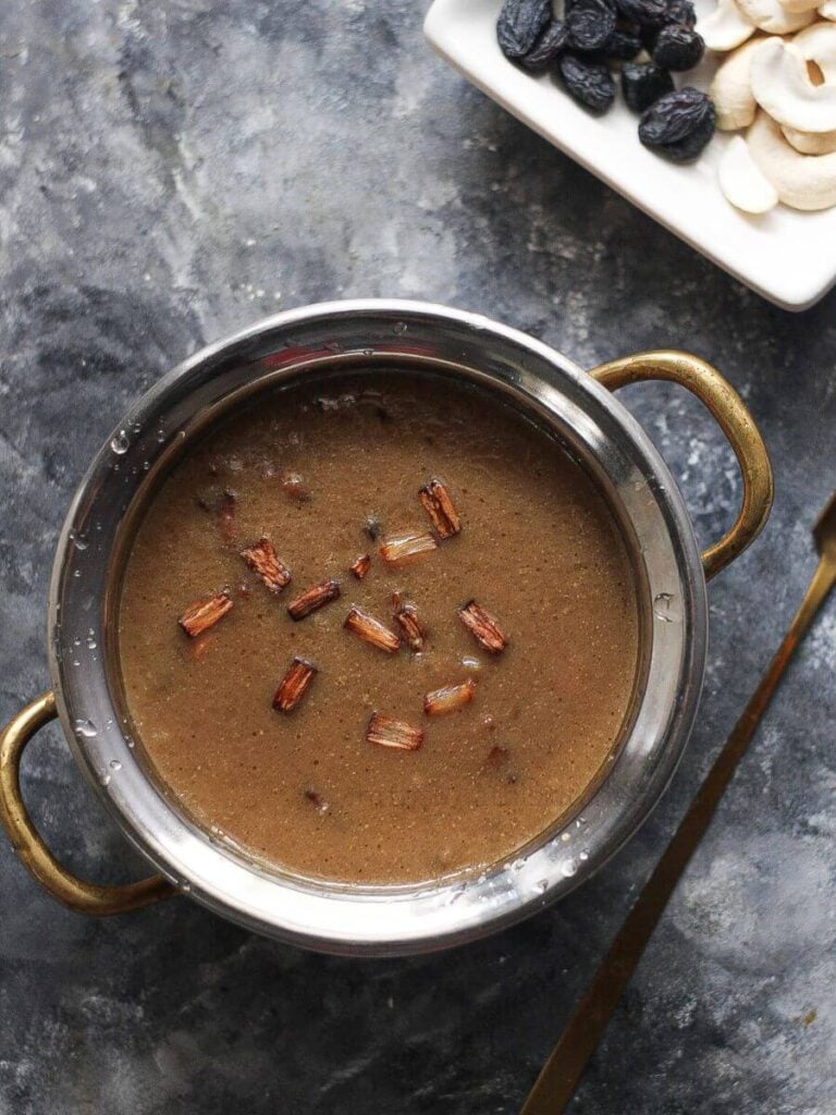 A bowl of chakka pradhaman with roasted coconut chunks.